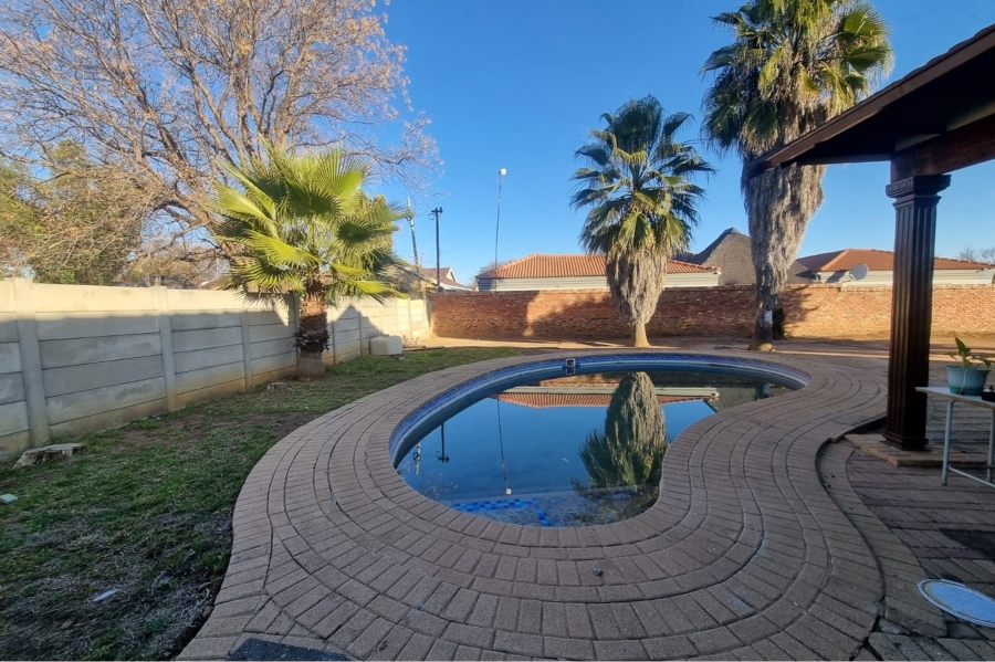 3 Bedroom Property for Sale in La Hoff North West